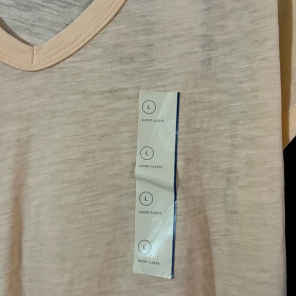 Ladies Universal Threads Top, Size Large, NWT, New Excellent Condition - Picture 3 of 4